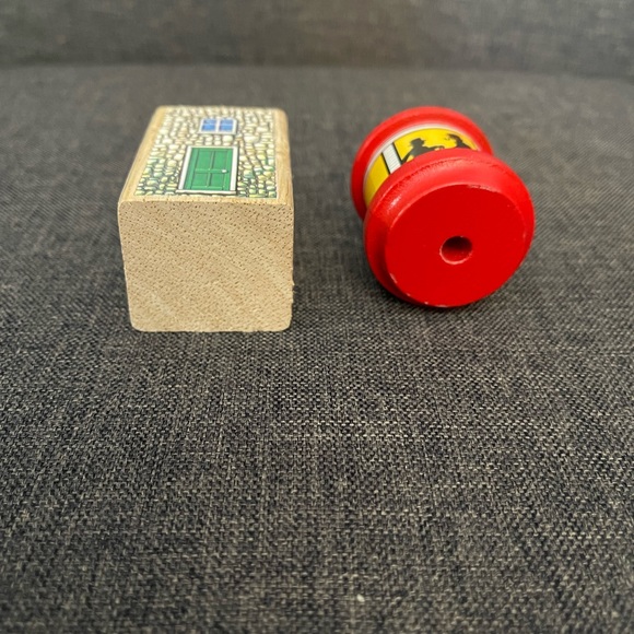 Thomas & Friends Wooden Railway Train Tank Engine - Sodor Bay Lighthouse - Picture 6 of 7